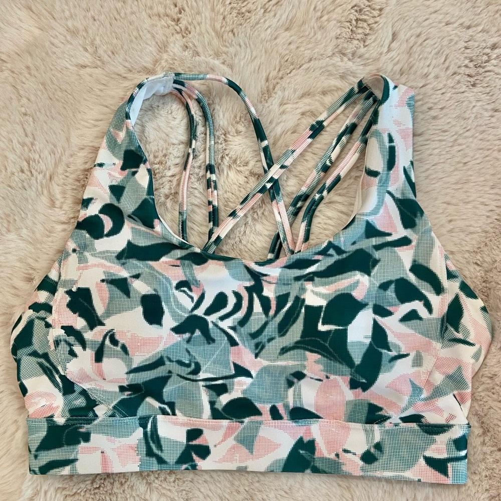 Criss cross strap sports bra